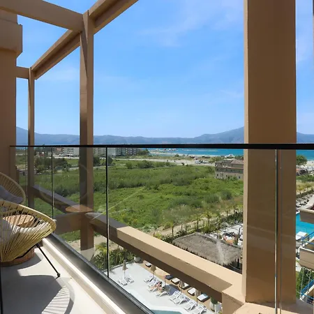 Majestic View Palm - Happy Vlorë
